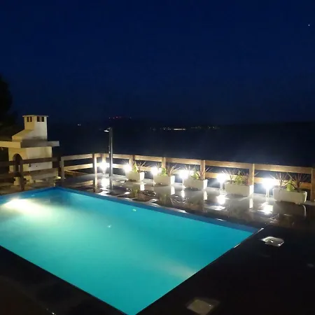 Villa-am-meer-fuer-12-personen-mit-pool Villa Posedarje