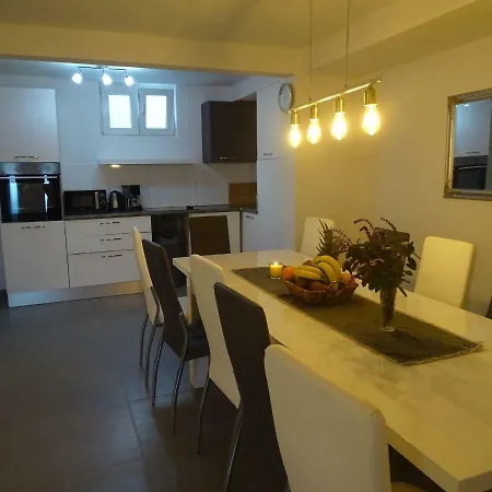 Villa Villa-am-meer-fuer-12-personen-mit-pool