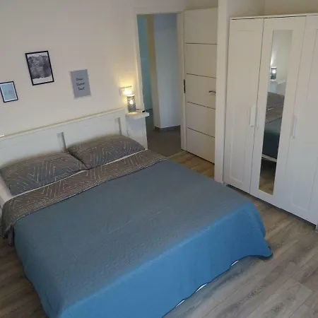 Villa-am-meer-fuer-12-personen-mit-pool Villa