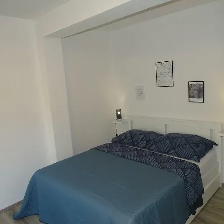 Villa-am-meer-fuer-12-personen-mit-pool Villa