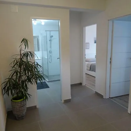 Villa-am-meer-fuer-12-personen-mit-pool *