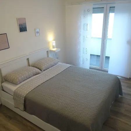 Villa-am-meer-fuer-12-personen-mit-pool Villa