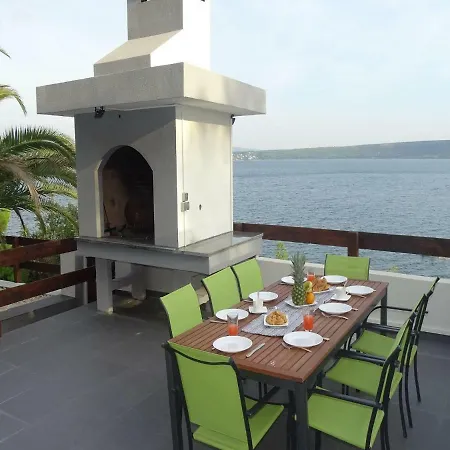 Villa-am-meer-fuer-12-personen-mit-pool Villa *