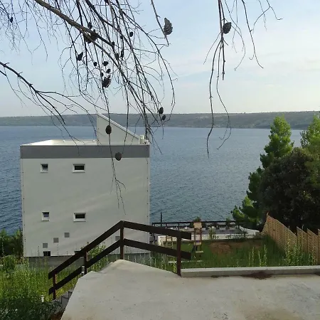 Villa-am-meer-fuer-12-personen-mit-pool Villa Posedarje