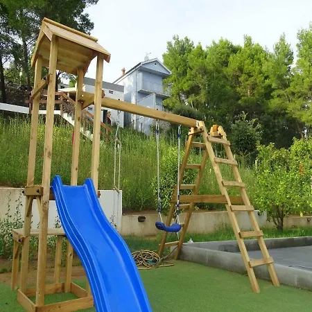 Villa Villa-am-meer-fuer-12-personen-mit-pool *