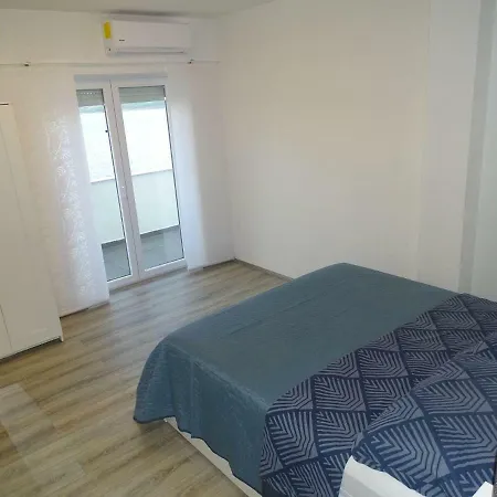 Villa-am-meer-fuer-12-personen-mit-pool Posedarje