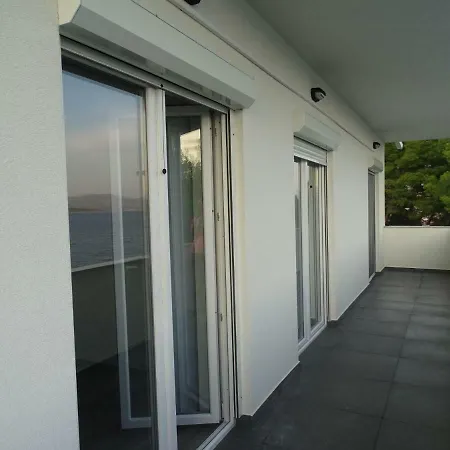 Villa Villa-am-meer-fuer-12-personen-mit-pool