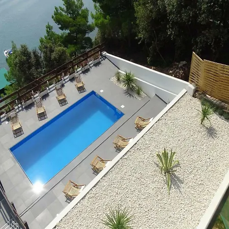 Villa-am-meer-fuer-12-personen-mit-pool Villa Posedarje